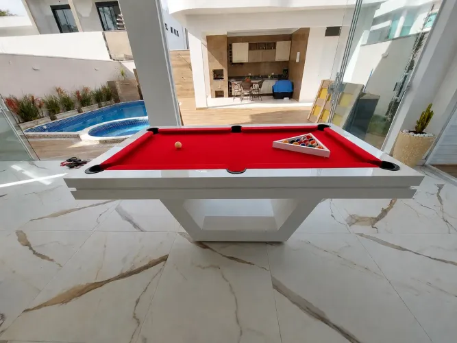 Mesa de sinuca e jantar