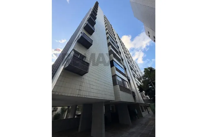 Apartamento 3 quartos, 1 suíte, uma vaga coberta, área de lazer.