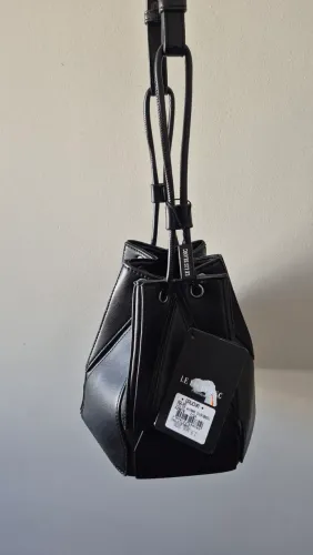 Bolsa Le Lis Blanc em couro legítimo - Estilo bucket / tiracolo (Nova com etiqueta)