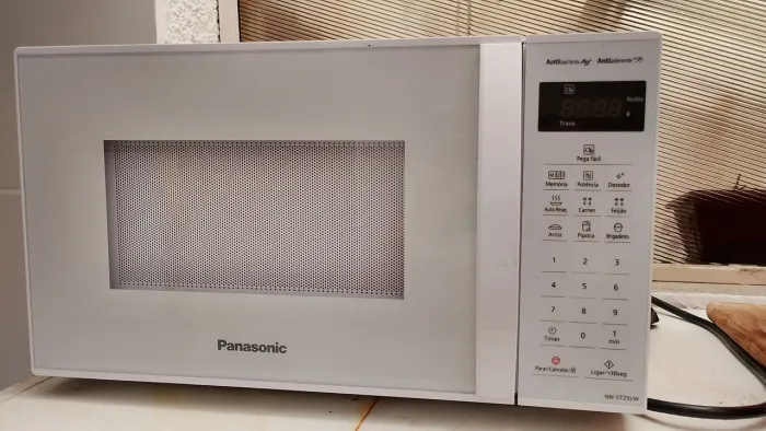 Micro-ondas Panasonic 21L Branco - Semi novo