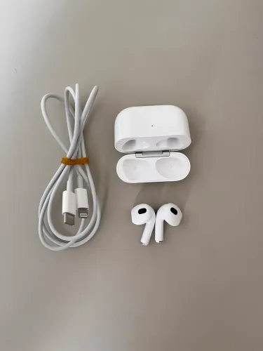 Apple Airpods (3ª geração) com Estojo de Recarga - Lightning