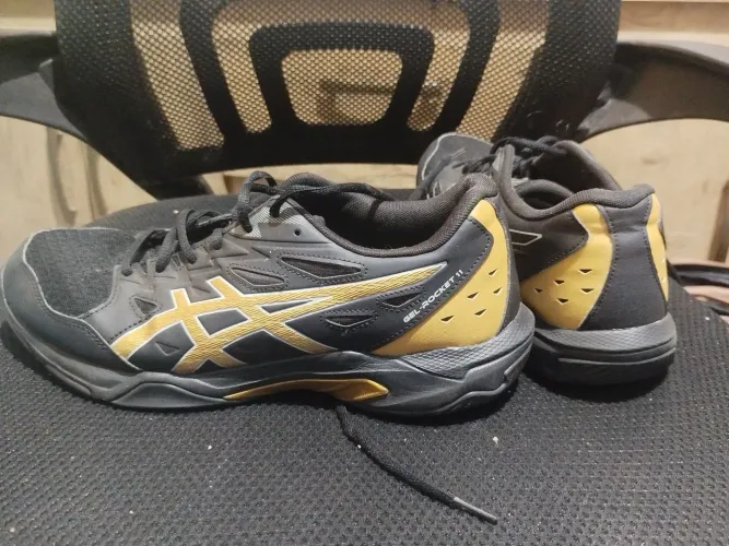 TÊNIS DE VÔLEI - ASICS GEL ROCKET 11 ORIGINAL - Preto e Dourado