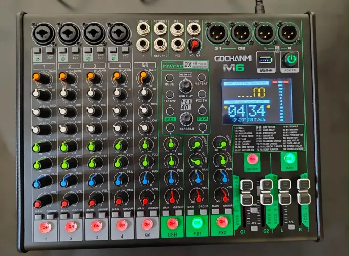 Mesa de som 6 canais M6 com interface de áudio interna