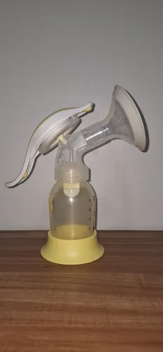Vende-se - Bomba Extratora de Leite Manual Medela Harmony