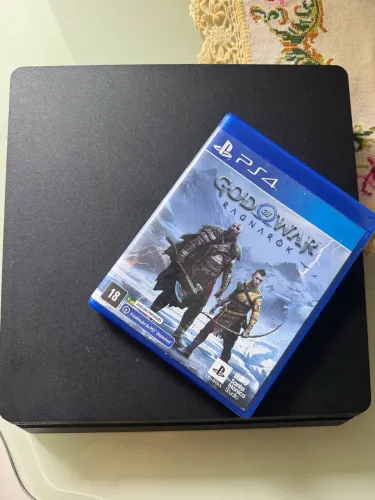 PlayStation 4 Slim Preto - Excelente Estado de Conservação!