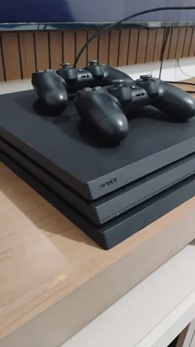 PS4 PRO 1Tera + 2 CONTROLES + JOGOS