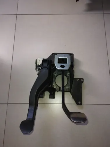 pedal de freio e embreagem Ducato e Peugeot Boxer..