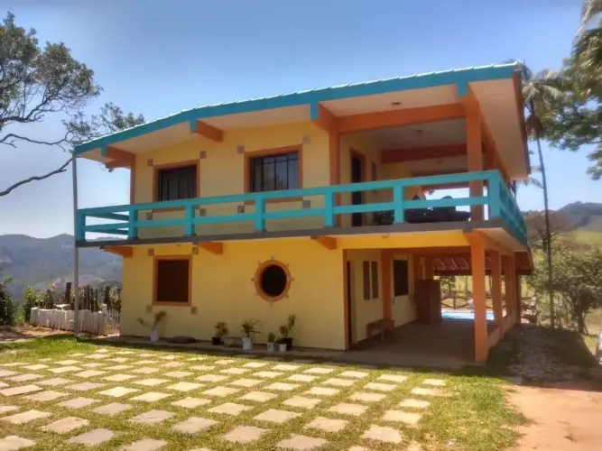 Chácara de  2.000 m²  Com Vista Para a Represa de  Piracaia