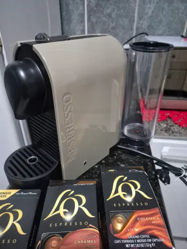 CAFETEIRA U MILK NESPRESSO BEGE - 220V -  AUTOMÁTiCA - C55 BR-CE-NE 