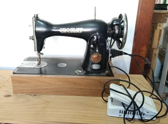 Máquina de Costura Crosley