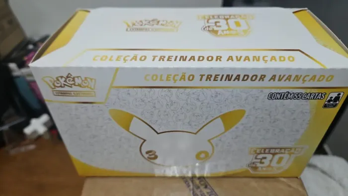 Pokémon TCG - ETB Coleção Treinador Avançado 30 Anos - Edição Comemorativa LACRADA