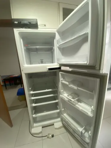 Vendo geladeira Brastemp 375 litros 