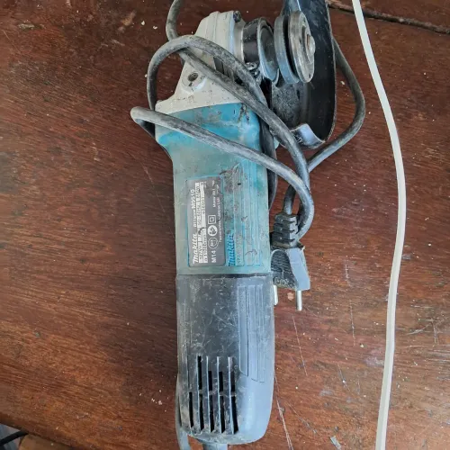 Lixadeira makita 
