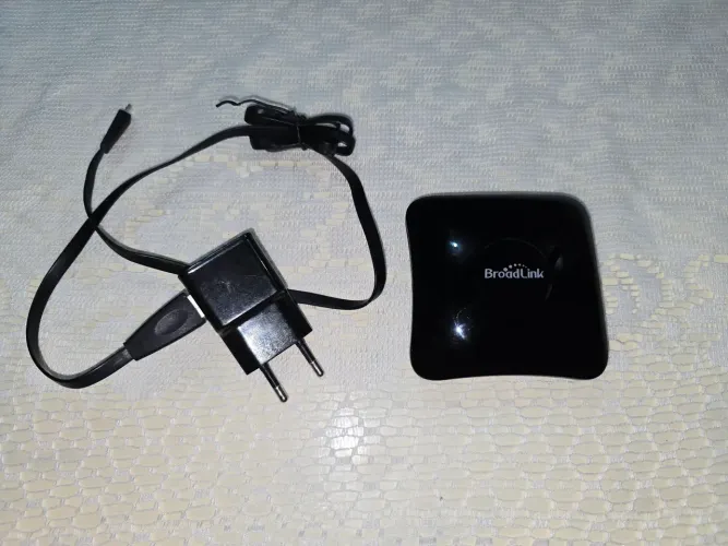 BroadLink RM4 Pro - Controle Universal Inteligente IR + RF Wi-Fi