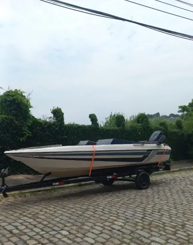 Lança 18 pés, Motor 90 HP Evenrude