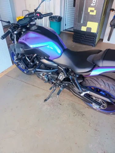 MT 07 com pintura purpleBLUE 