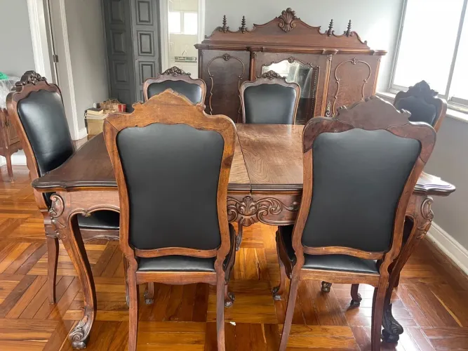 Mesa de jantar antiga de madeira com extensor em ótimo estado