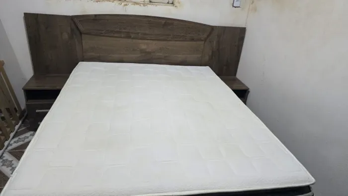CAMA DE CASAL COM CABECEIRA, CRIADOS MUDOS, BOX E COLCHÃO