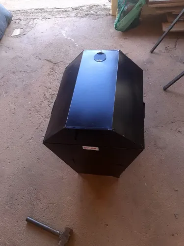 Vendo uma churrasqueira bau  para churrasco nova 