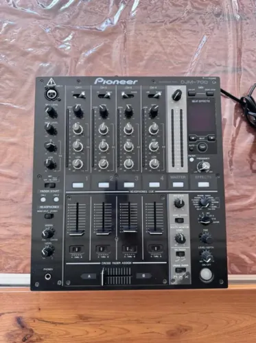 Mixer Dj Pioneer Djm-700 Profissional 4 Canais Preto