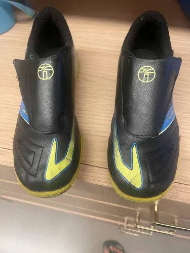 Chuteira futsal marca topper , tamanho 29 