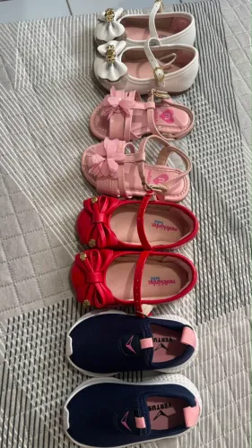 ? Vendo sapatinhos de menina - Tamanho 20