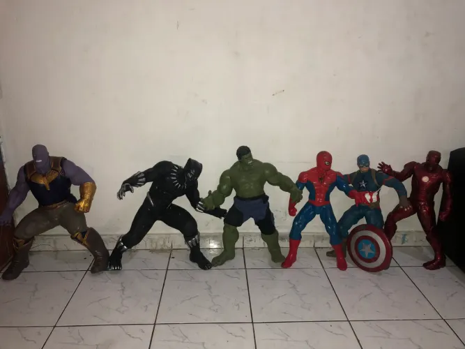 Vendo coleção de bonecos da Marvel, 55cm