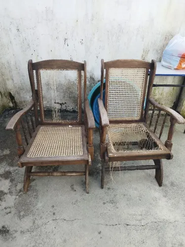 VENDO CADEIRAS DE BALANÇO DE MADEIRA ANTIGAS