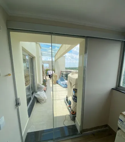 Vendo porta de vidro 2 folhas 