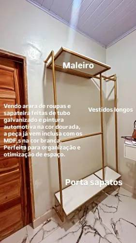 ARARA DE ROUPA E SAPATEIRA.