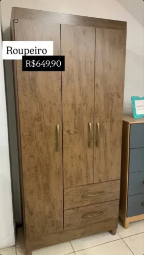 Oferta Especial de Roupeiro 3 portas com Ótimas Divisórias Internas!!