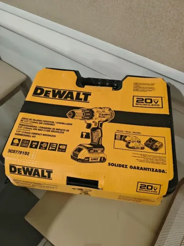 Furadeira e parafusadeira DEWALT Brushless