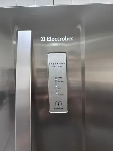 Geladeira inox Electrolux