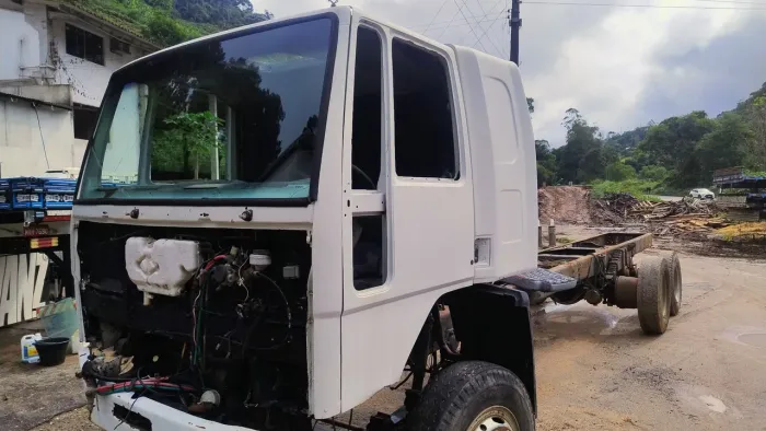 Vendo cabine chassi e eixos Ford 