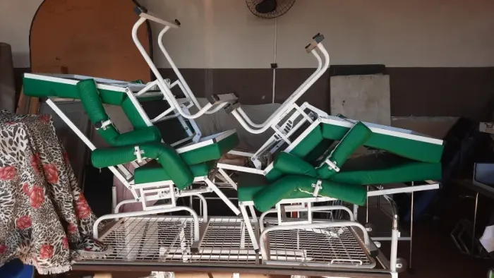 Oportunidade liquida barato para ganhar dinheiro 09 cadeiras articuladas para reformar