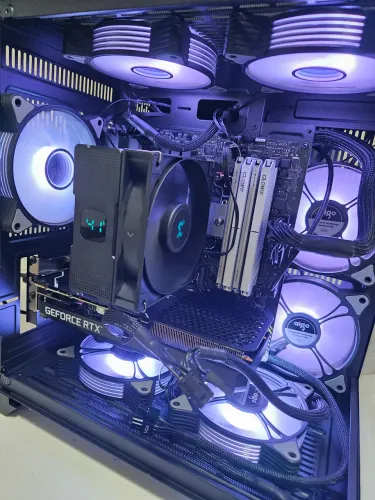 Ryzen 7 5700x + RTX 5070 12GB - Na garantia