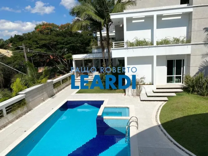 CASA ASSOBRADADA - JARDIM GUEDALA - SP