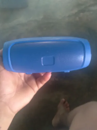 Vendo uma mini caixinha de som ela tá nova