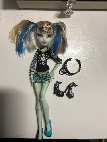 MONSTER HIGH FRANKIE! Geração 1, garanta a sua para sua coleção estar completa!