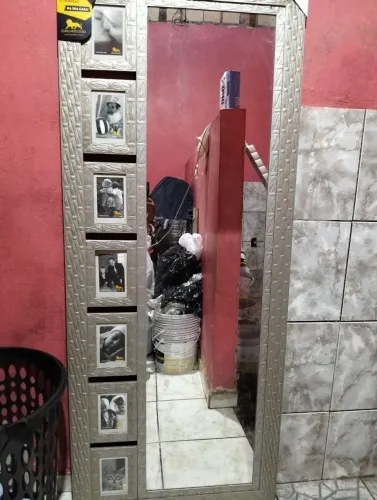 Estou vendendo um espelho grande comprei de r$ 300 mas estou vendendo de 200 vindo buscar