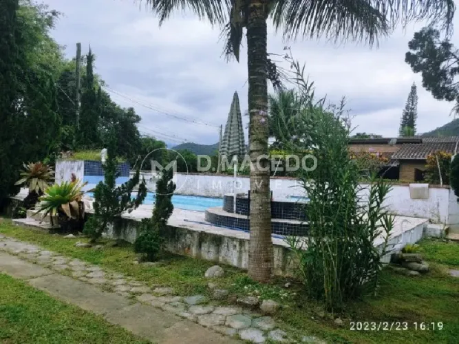 Casa para venda em Praia Da Lagoinha de 100.00m² com 4 Quartos, 2 Suites e 5 Garagens
