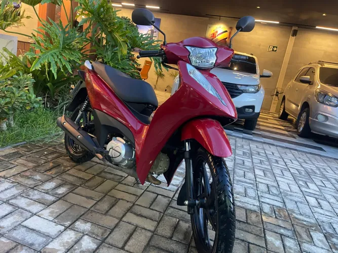 HONDA BIZ 125 ANO 2025 COM APENAS 6 MIL KMS IMPECÁVEL