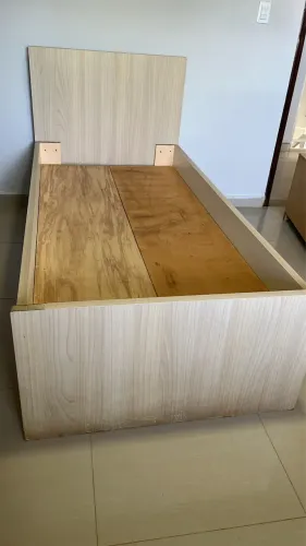 Cama de solteiro em MDF / colchao