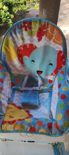 Vende-se cadeira de balanço para bebê(porém, não acompanha o mobile)