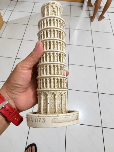 Miniatura da Torre de Pisa - peça decorativa