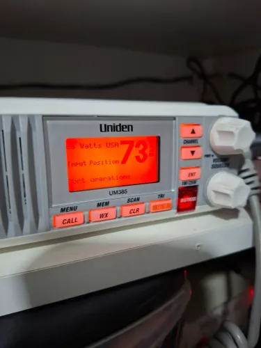 Radio Uniden UM385