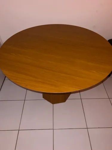 Mesa redonda em MDF