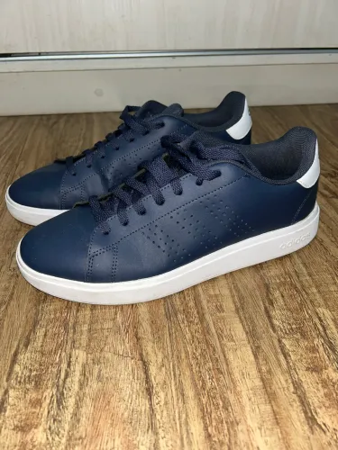 Tênis adidas advantage azul