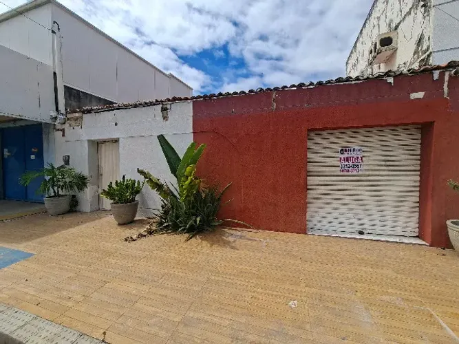Prédio no Centro emfrente a João da Escossia