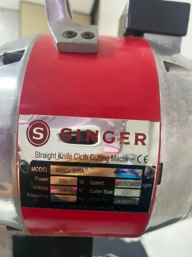 Máquina de cortar Tecidos Singer 960C 508B